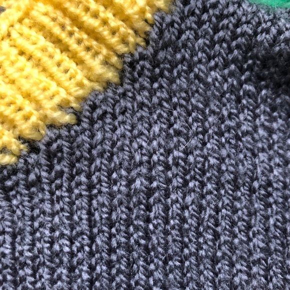 Sz M colour block knitted sweater - Picture 2 of 3